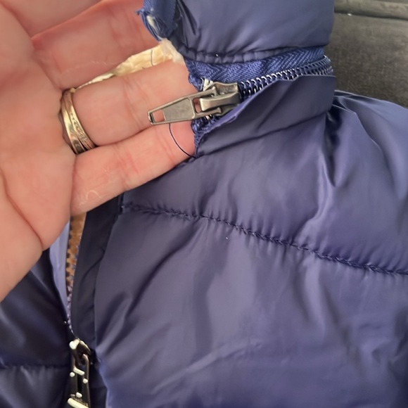 Size 90 (2T) hooded puffer jacket - Picture 4 of 6